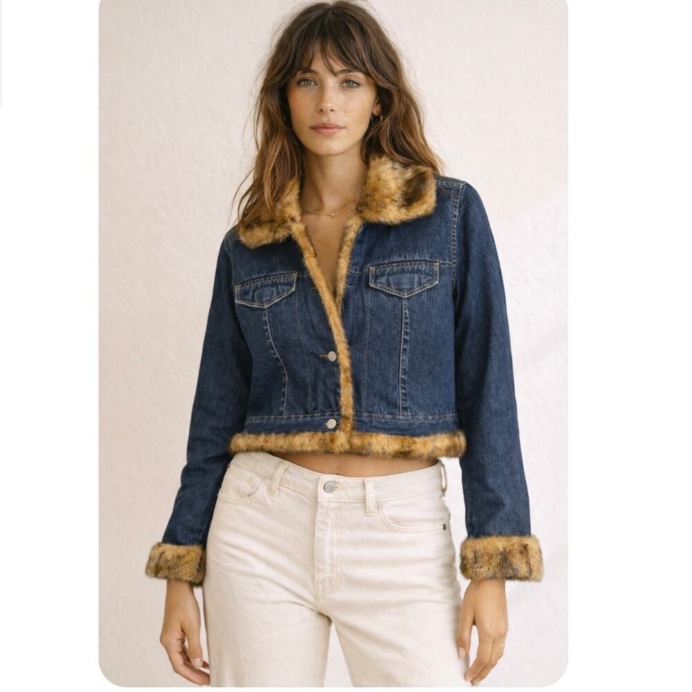 Y2K No Boundaries Cropped Denim Jacket Faux Fur Trim Medium